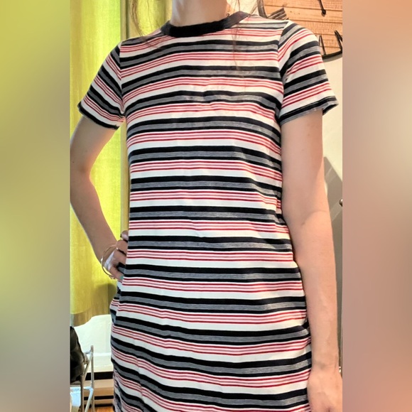 Small dress - Picture 3 of 7